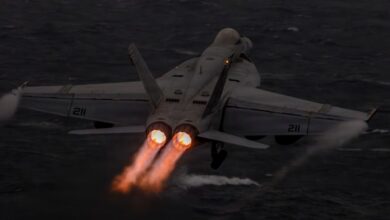 Ιράν:-Οι-ΗΠΑ-βομβάρδισαν-εγκαταστάσεις-στο-νησί-Κεσμ-στα-Στενα-του-Ορμούζ