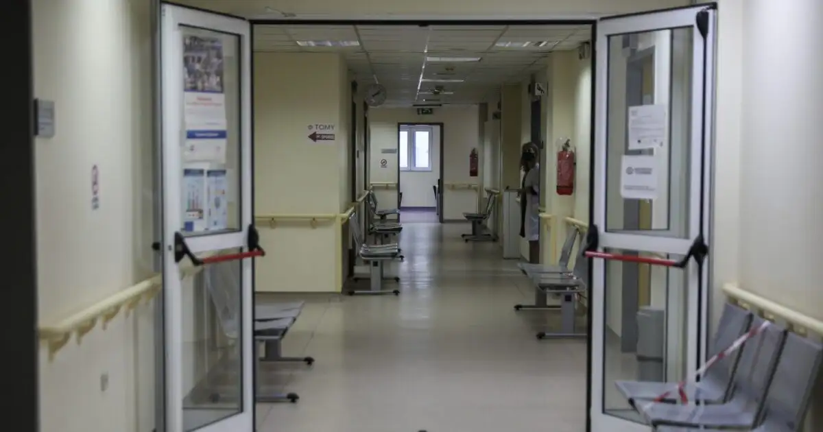 Ηγουμενίτσα:-Στη-ΜΕΘ-παραμένει-η-24χρονη-που-παρασύρθηκε-αυτοκίνητο-–-Ήταν-στο-καπό-και-ο-σύντροφός-της-έβαλε-μπρος