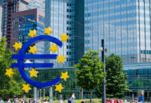 Η-ΕΚΤ-έτοιμη-για-νέα-αύξηση-επιτοκίων-–-Παγκόσμιος-«πονοκέφαλος»-κρατικά-ομόλογα-και-δημόσιο-χρέος