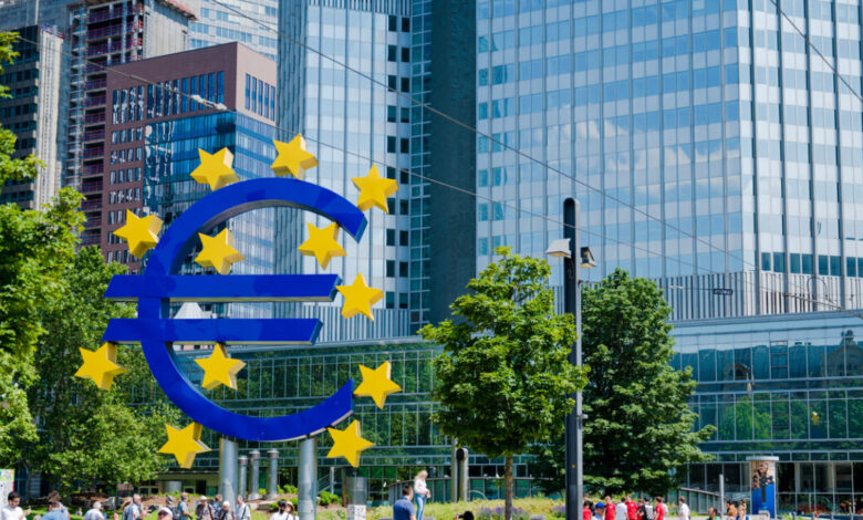 Η-ΕΚΤ-έτοιμη-για-νέα-αύξηση-επιτοκίων-–-Παγκόσμιος-«πονοκέφαλος»-κρατικά-ομόλογα-και-δημόσιο-χρέος