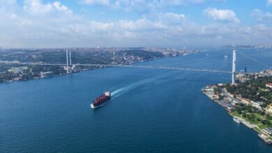 Πλοία-«οχυρά»-στον-Βόσπορο:-Δίχτυα,-λάστιχα-και-δεξαμενές-νερού-απέναντι-στα-drones