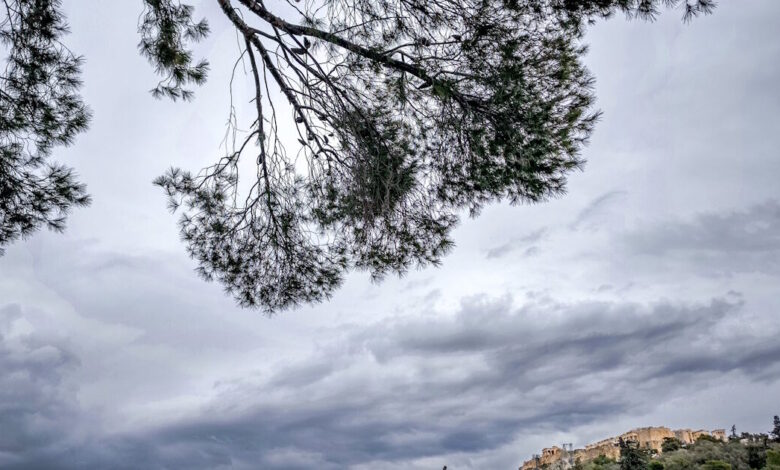 Καιρός:-Βροχές-σε-Μακεδονία-και-Κεντρική-Στερεά-–-Διατηρείται-υψηλή-η-θερμοκρασία-έως-37°c,-πτώση-από-Παρασκευή