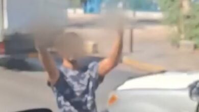 Ρομά-έκλεισαν-τον-δρόμο-σε-λεωφορείο-στον-Πειραιά-και-προπηλάκισαν-τον-οδηγό-–-«Ήταν-εκτός-ορίων»