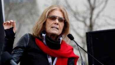 Πέθανε-στα-92-της-η-Γκλόρια-Στάινεμ,-η-πρωτοπόρος-του-φεμινισμού-–-Η-δημοσιογράφος-που-έγινε-«κουνελάκι»-του-playboy-για-ένα-αποκαλυπτικό-ρεπορτάζ
