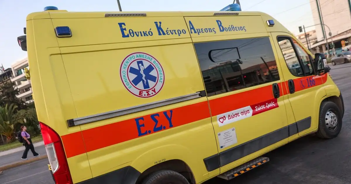 Τροχαίο-στη-Λεωφ.-Ποσειδώνος:-Οδηγός-μηχανής-έχασε-τον-έλεγχο-–-Κίνηση-στο-ύψος-της-Μαρίνας-Φλοίσβου-στο-ρεύμα-προς-Γλυφάδα