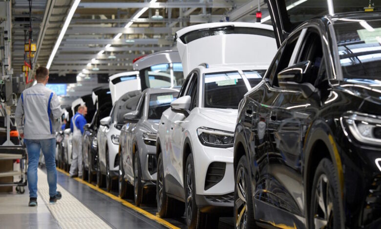 h-volkswagen-«κόβει»-100.000-θέσεις-εργασίας-μέχρι-το-2030,-μειώνει-μοντέλα-και-επανεξετάζει-την-παραγωγή-4-εργοστασίων