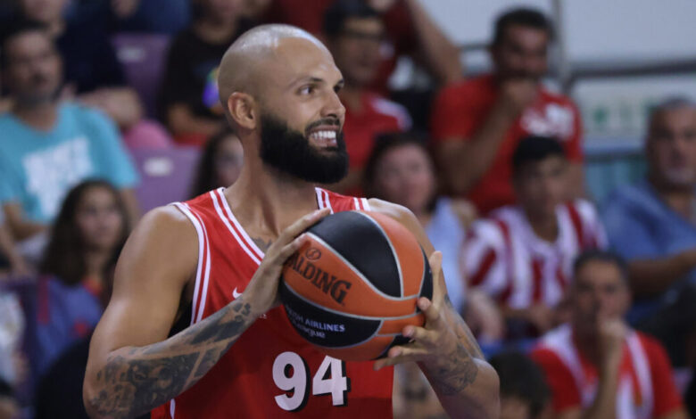Ολυμπιακός-–-Φενερμπαχτσέ-82-77:-Οι-ερυθρόλευκοι-πήραν-το-φιλικό-ντέρμπι-στο-Ηράκλειο-και-προκρίθηκαν-στον-τελικό-του-τουρνουά