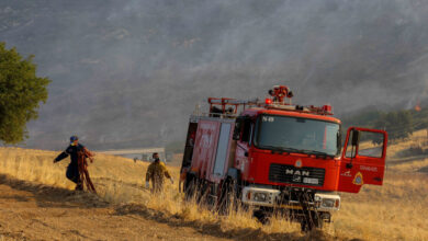 Σαρωνίδα:-Συνελήφθη-38χρονη-για-τη-φωτιά-που-ξεκίνησε-από-αυτοκίνητο-–-Πάνω-από-1,2-εκατ.-ευρώ-τα-πρόστιμα-για-πυρκαγιές