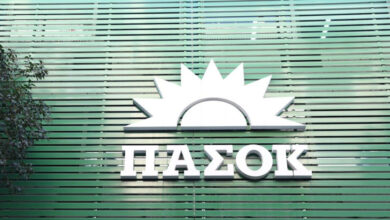 Το-ΠΑΣΟΚ-«σφυροκοπά»-Μητσοτάκη-για-τη-ΔΕΘ:-«Ζητά-νέα-τετραετία-για-όσα-δεν-έκανε,-ημίμετρα-και-ακοστολόγητες-υποσχέσεις»
