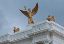 Ο-Τραμπ-στήνει-«αψίδα-του-θριάμβου»-στην-Ουάσινγκτον,-ψηλότερη-από-του-Παρισιού