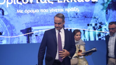 Πυρ-ομαδόν-αντιπολίτευσης-σε-Μητσοτάκη:-«Αναξιοπιστία-και-εξαπάτηση»,-«Πρωθυπουργός-των-καρτέλ»,-«Σύνταγμα-Λάστιχο»