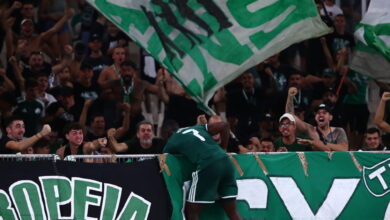 Παναθηναϊκός-–-ΠΑΟΚ:-Ο-Ανδρέας-Τετέι-έκανε-το-3-0-και-πανηγύρισε-έξαλλα-στην-κερκίδα-με-τους-οπαδούς-του-«τριφυλλιού»