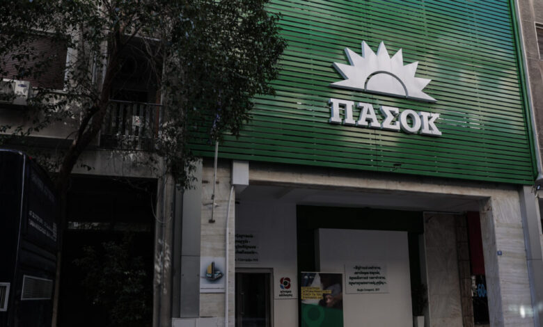ΠΑΣΟΚ-κατά-Μητσοτάκη-για-το-ρεύμα:-«Ποιος-τον-εμπόδισε-επί-7-χρόνια-να-μειώσει-τις-τιμές;»