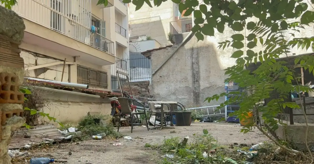Θεσσαλονίκη:-Συγκλονίζει-ο-αδερφός-της-13χρονης-που-έπεσε-από-τον-5ο-όροφο-–-«Θα-κάνει-χειρουργείο,-χτύπησε-τη-σπονδυλική-στήλη»