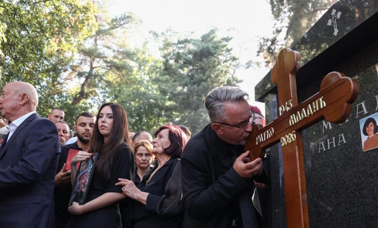 Σερβία:-Με-τιμές-ήρωα-κηδεύτηκε-ο-καταδικασμένος-για-εγκλήματα-πολέμου-στρατηγός-Ράτκο-Μλάντιτς-–-Βίντεο-και-φωτογραφίες
