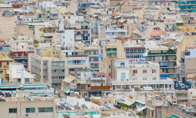 «Σπίτι-μου-3»,-κατάργηση-ΕΝΦΙΑ-στα-χωριά-και-κίνητρα-για-κλειστά-ακίνητα-–-Τα-μέτρα-για-το-στεγαστικό-και-οι-όροι-χρηματοδότησης