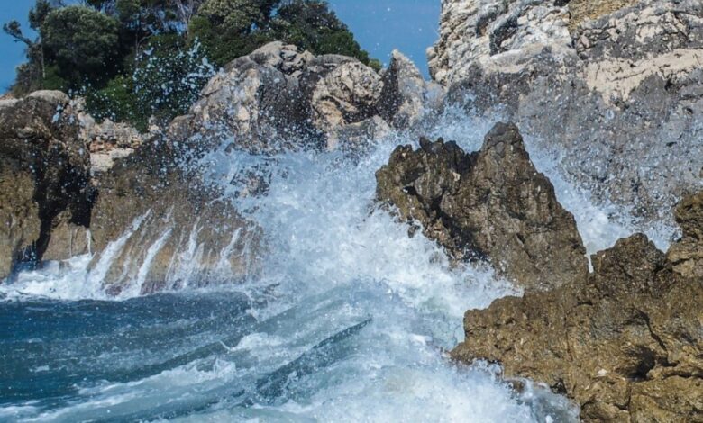 Καιρός-αύριο:-Στους-33-βαθμούς-η-θερμοκρασία,-νεφώσεις-και-και-ισχυρά-μελτέμια-έως-7-μποφόρ