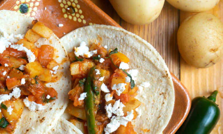 papas-a-la-mexicana:-Συνταγή-για-πατάτες-με-κρεμμύδι,-ντομάτα-και-πιπεριά-serrano