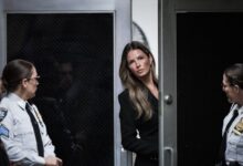 Ο-Τραμπ-μοιράζει-χριστουγεννιάτικα-«δώρα»-45.000-δολαρίων-σε-γυναίκες-συνεργάτες-του:-Η-Νάταλι-Χαρπ,-η-εντυπωσιακή-βοηθός-Τύπου-και-η-ρεσεψιονίστ