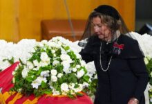 Η-κηδεία-του-βασιλιά-Χάραλντ-σε-εικόνες:-Το-τριαντάφυλλο-της-Σόνια,-τα-δάκρυα-της-Μέτε-Μάριτ-και-ο-σαμάνος-Ντουρέκ