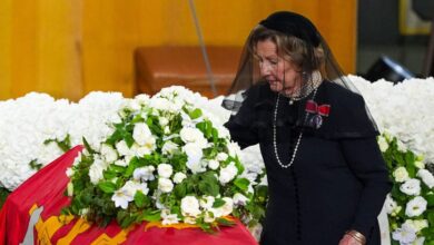 Η-κηδεία-του-βασιλιά-Χάραλντ-σε-εικόνες:-Το-τριαντάφυλλο-της-Σόνια,-τα-δάκρυα-της-Μέτε-Μάριτ-και-ο-σαμάνος-Ντουρέκ