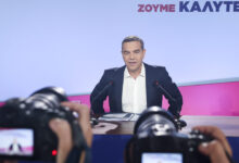 Αλέξης-Τσίπρας:-Οι-πρώτες-αντιδράσεις-μετά-τη-ΔΕΘ-–-«Πεταμένα-λεφτά-το-rebranding»,-«έχει-ροπή-στο-ψέμα»