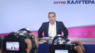 Αλέξης-Τσίπρας:-Οι-πρώτες-αντιδράσεις-μετά-τη-ΔΕΘ-–-«Πεταμένα-λεφτά-το-rebranding»,-«έχει-ροπή-στο-ψέμα»