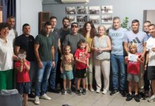 Ένα-βοήθημα-για-29-πρωτάκια-από-τους-αστυνομικούς-των-Τρικάλων