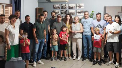Ένα-βοήθημα-για-29-πρωτάκια-από-τους-αστυνομικούς-των-Τρικάλων