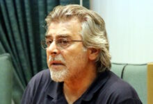 Πέθανε-ο-Αλέκος-Καλύβης:-Δούρου-και-Σακελλαρίδης-αποχαιρετούν-το-ιστορικό-στέλεχος-της-Αριστεράς