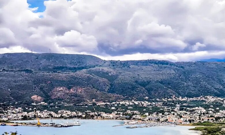 Χανιά:-Έκτακτη-άφιξη-του-κρουαζιερόπλοιου-queen-anne-στη-Σούδα-λόγω-της-κακοκαιρίας