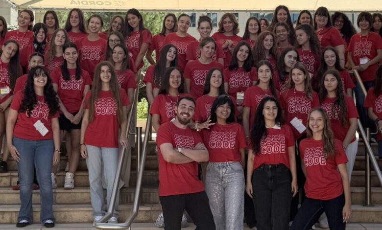 code-like-a-girl:-Τα-κορίτσια-που-γράφουν-κώδικα-και-διαμορφώνουν-τον-ψηφιακό-κόσμο-του-αύριο
