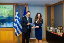 Με-την-Πρέσβη-των-ΗΠΑ-Κίμπερλι-Γκίλφοϊλ-συναντήθηκε-ο-Δημήτρης-Παπαστεργίου