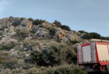 Λέσβος:-Νεκρός-45χρονος-κυνηγός-που-έπεσε-από-βράχια-–-Τον-εντόπισε-η-αδερφή-του-με-τη-βοήθεια-των-σκύλων-του