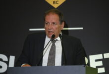 Αποκαλυπτικός-Αγγελόπουλος:-«Συμβατικά-υποχρεωμένοι-να-εξυπηρετήσουμε-τον-Ολυμπιακό,-αν-χρειαστεί-θα-παίξουμε-στο-ΣΕΦ»
