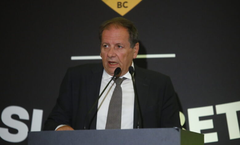 Αποκαλυπτικός-Αγγελόπουλος:-«Συμβατικά-υποχρεωμένοι-να-εξυπηρετήσουμε-τον-Ολυμπιακό,-αν-χρειαστεί-θα-παίξουμε-στο-ΣΕΦ»
