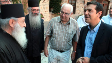 Ο-Τσίπρας-ξανά-στο-Άγιο-Όρος-μετά-από-12-χρόνια-–-Τότε-ως-αρχηγός-της-αντιπολίτευσης,-τώρα-ως-πρόεδρος-της-ΕΛΑΣ
