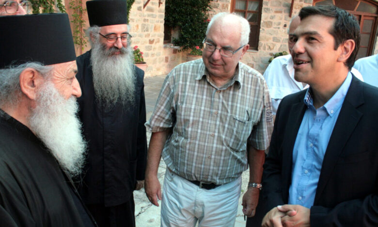 Ο-Τσίπρας-ξανά-στο-Άγιο-Όρος-μετά-από-12-χρόνια-–-Τότε-ως-αρχηγός-της-αντιπολίτευσης,-τώρα-ως-πρόεδρος-της-ΕΛΑΣ