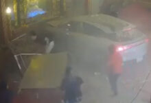 Ταϊλάνδη:-Αυτοκίνητο-«μπούκαρε»-σε-ναό-την-ώρα-της-προσευχής-–-Τρεις-τραυματίες,-μία-γυναίκα-σοβαρά
