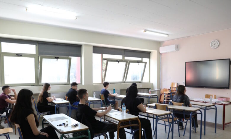 «Πτυχίο-αγγλικών-κατ’-οίκον-σε-τρεις-μέρες-με-1500-ευρώ»:-Ευρωπαϊκή-παρέμβαση-για-τη-γλωσσομάθεια-στην-Ελλάδα
