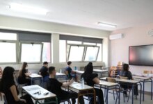«Πτυχίο-αγγλικών-κατ’-οίκον-σε-τρεις-μέρες-με-1500-ευρώ»:-Ευρωπαϊκή-παρέμβαση-για-τη-γλωσσομάθεια-στην-Ελλάδα