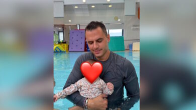 Ο-Παναγιώτης-Κουτσουμπής-πήγε-για-baby-swimming-με-την-κόρη-του,-Ξένια