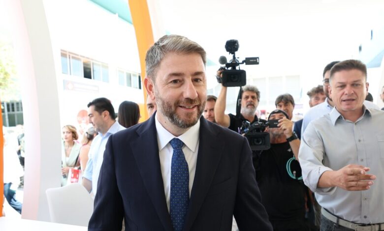 Με-«τα-γαλάζια-σου-γράμματα»-της-Γαλάνη-η-επίθεση-του-ΠΑΣΟΚ-στην-κυβέρνηση
