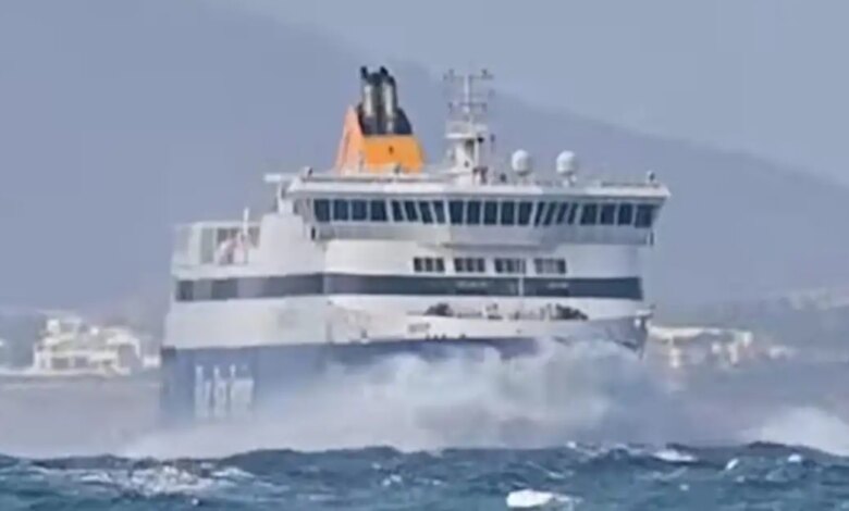 Καιρός:-Το-blue-star-naxos-δίνει-«μάχη»-στη-φουρτουνιασμένη-θάλασσα-–-Ριπές-62-χιλιομέτρων-την-ώρα