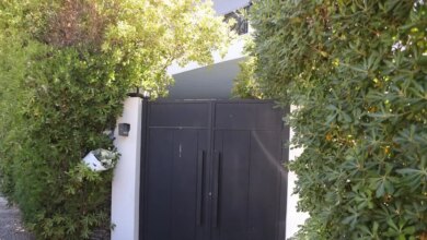 Γιώργος-Μαζωνάκης:-Δεύτερη-έρευνα-στο-σπίτι-του-στη-Βούλα-–-Παρόντες-και-συγγενείς-του-τραγουδιστή