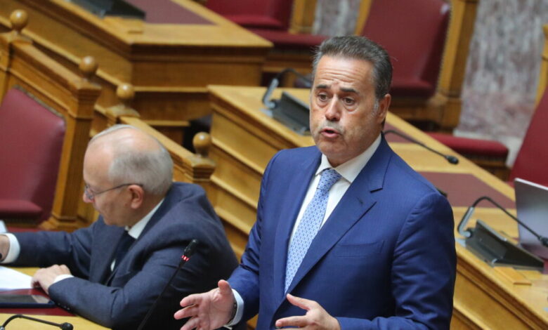 Παπασταύρου-για-δημοσιεύματα-περί-πιέσεων-από-Γκιλφόιλ:-«Δεν-τέθηκε-ποτέ-τέτοιο-θέμα»-–-«Σε-ιστορικά-υψηλό-οι-σχέσεις-Ελλάδας-και-ΗΠΑ»