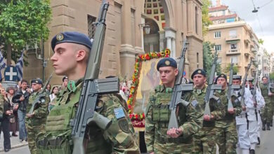 Με-λαμπρότητα-η-λιτάνευση-του-Αγίου-Διονυσίου-στο-Κολωνάκι-–-Εκατοντάδες-πιστοί-και-πολιτική-ηγεσία-συνόδευσαν-την-πομπή