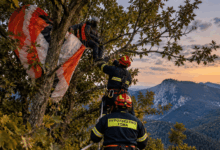 Τρίκαλα:-Αλεξιπτωτιστής-εγκλωβίστηκε-σε-δέντρο-στον-Κόζιακα