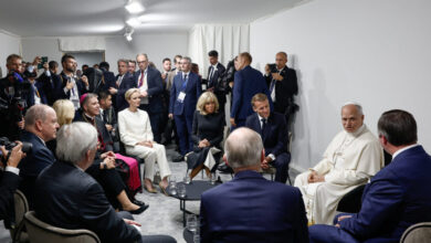 Το-«privilege-du-blanc»-που-«εκμεταλλεύτηκε»-η-πριγκίπισσα-Σαρλίν-στην-συνάντησή-της-με-τον-Πάπα-Λέοντα:-Γιατί-ήταν-η-μόνη-που-επιτρεπόταν-να-φορέσει-λευκά