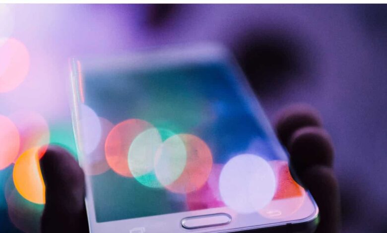 smartphone:-Πότε-ανοίγει-η-πλατφόρμα-για-τις-αιτήσεις-των-vouchers-–-Οι-δικαιούχοι-και-τα-ποσά